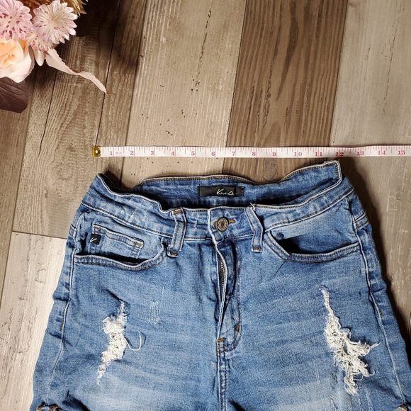 KanCan Distressed Stretchy Blue Women's Cuffed Jean Shorts Size W7/27 - Picture 5 of 16